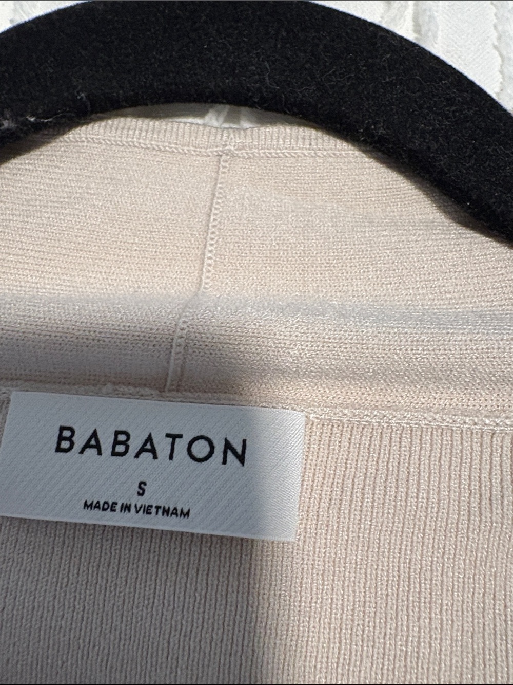 Aritzia Babaton Light Cream V-Neck Button-Front Cardigan - Picture 5 of 7